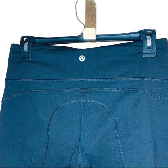 Lululemon Black and White Lace Print Cropped Leggings - Picture 3 of 3